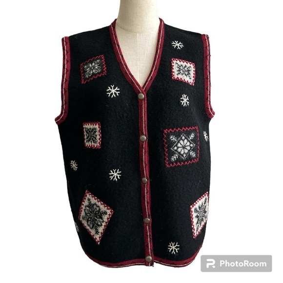 Woolrich Vintage Black Red Wool Embroidered Snowflake Holiday Sweater Vest Large - Picture 1 of 10